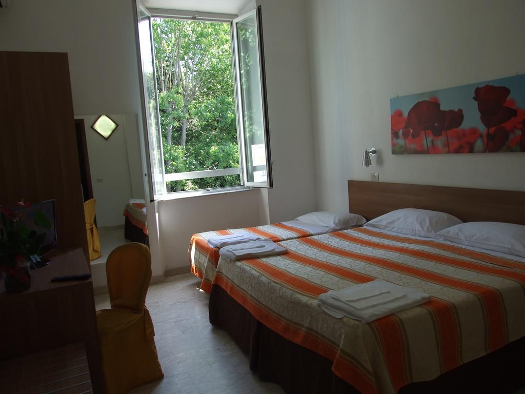 Hotel Derna Viareggio Cameră foto