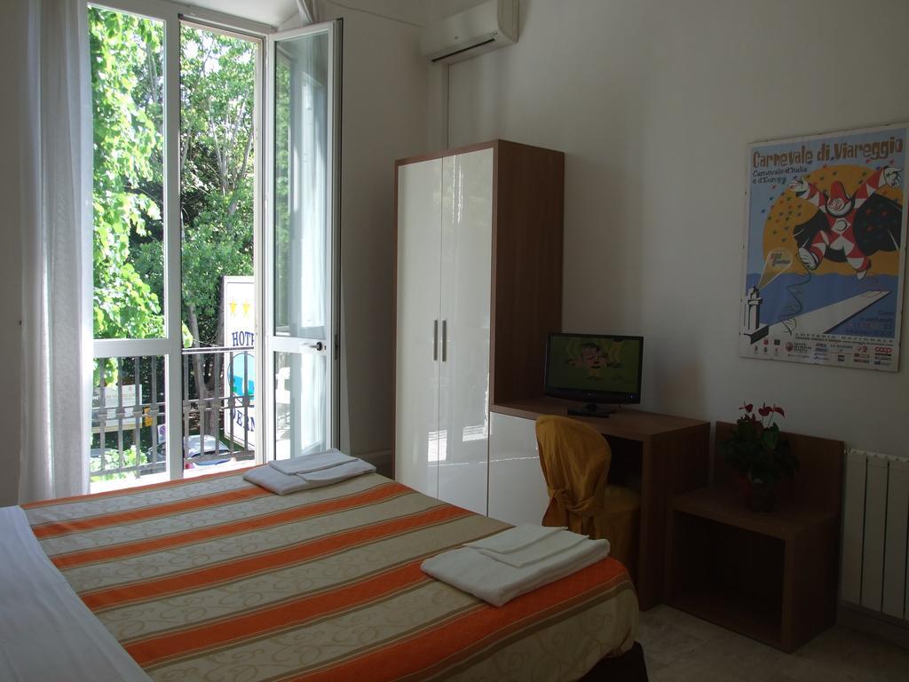 Hotel Derna Viareggio Cameră foto