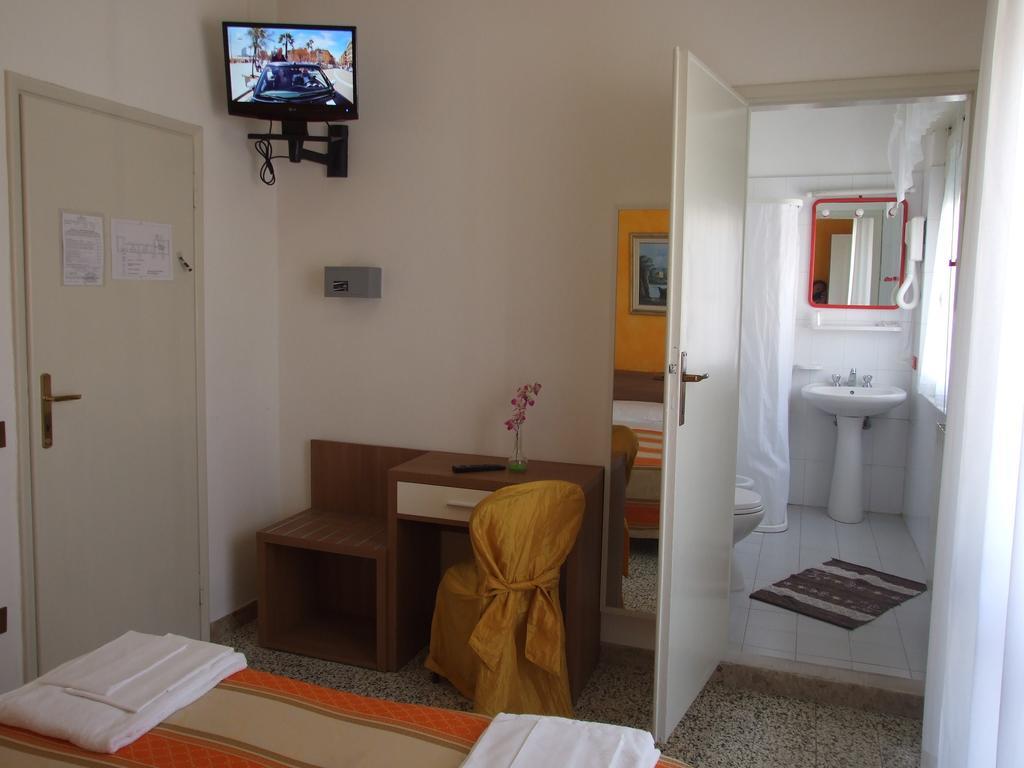 Hotel Derna Viareggio Cameră foto
