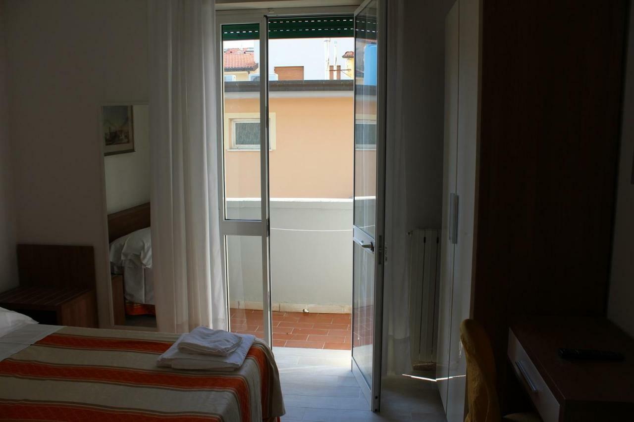 Hotel Derna Viareggio Exterior foto