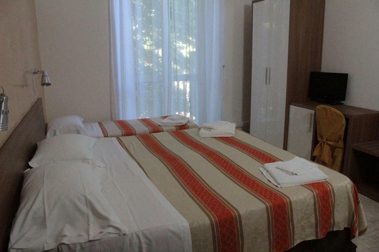 Hotel Derna Viareggio Exterior foto